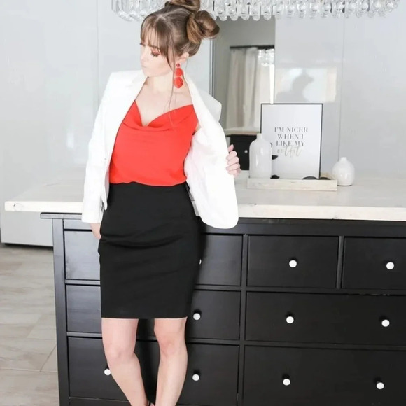 Red adjustable strap tank - Picture 6 of 9